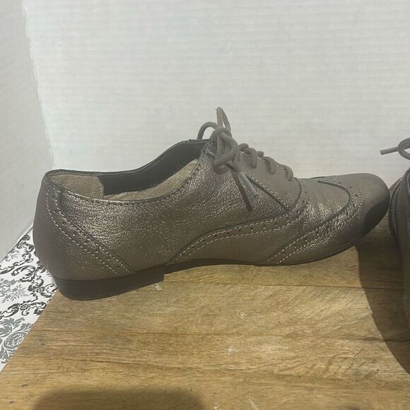 G.H Bass & Co Hilary metallic leather wingtip Oxford shoes Low Heel shimmer si - Picture 4 of 8